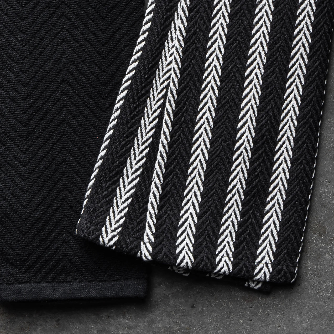Kitchen Towels, Black and White Triangle Pattern, 4-Pack Set, for Drying Dishes, Wiping Counters and Everyday Kitchen Cleaning