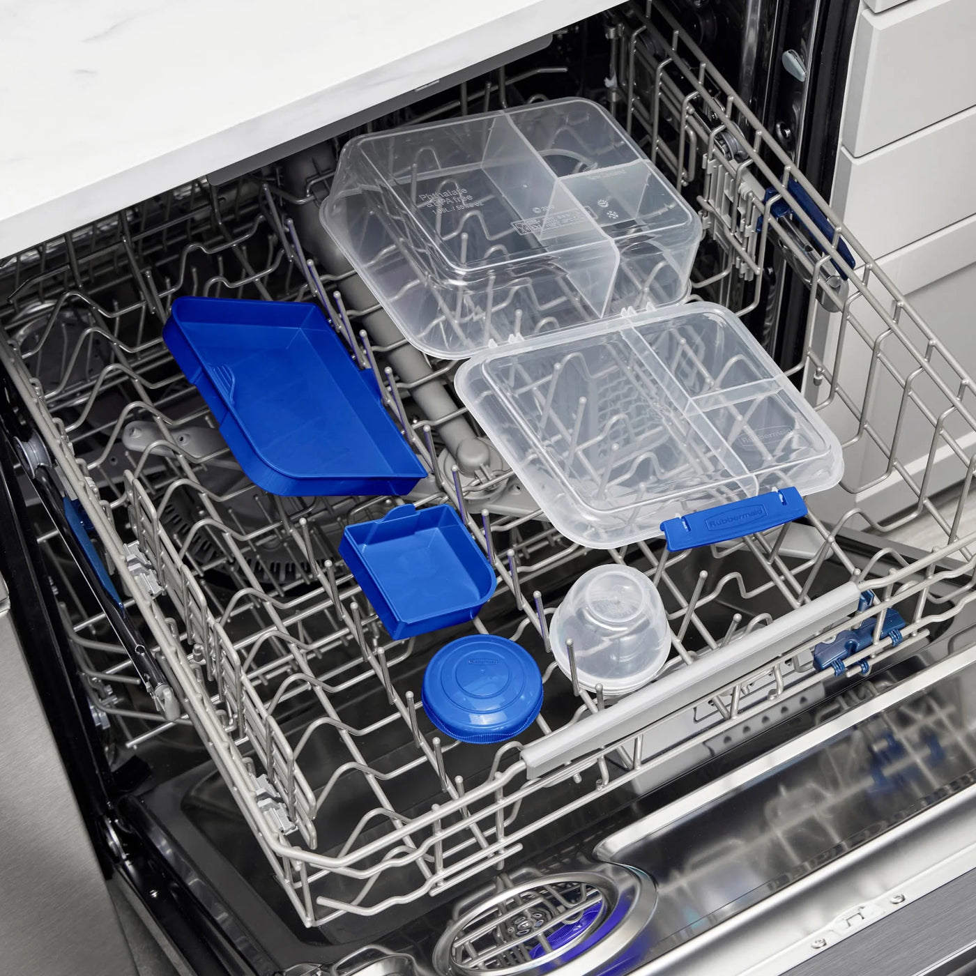 Rubbermaid Pack and Go 2.45 L Rectangle Microwaveable Container with Steamer Tray, 100% Leakproof Meal Prep Container