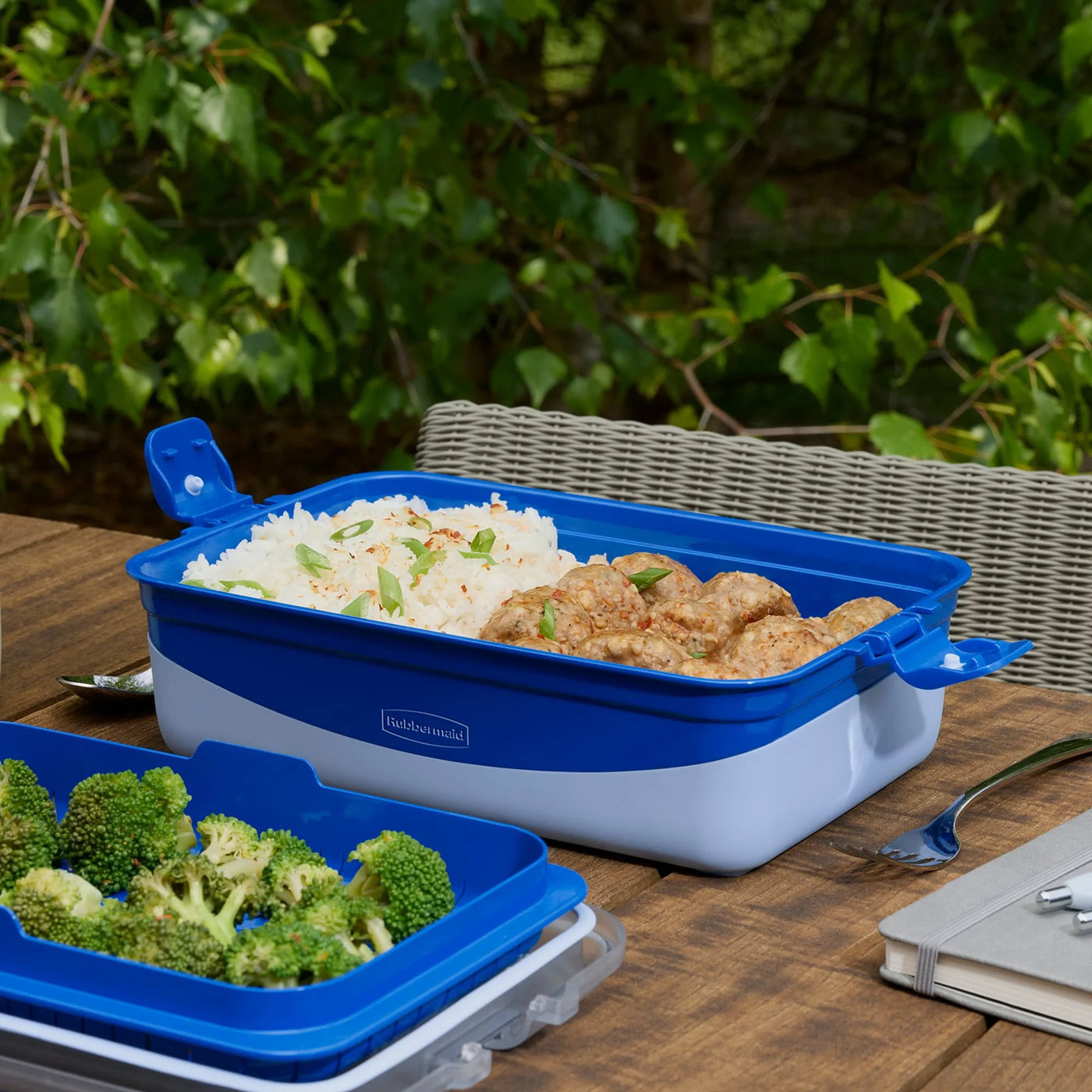 Rubbermaid Pack and Go 2.45 L Rectangle Microwaveable Container with Steamer Tray, 100% Leakproof Meal Prep Container