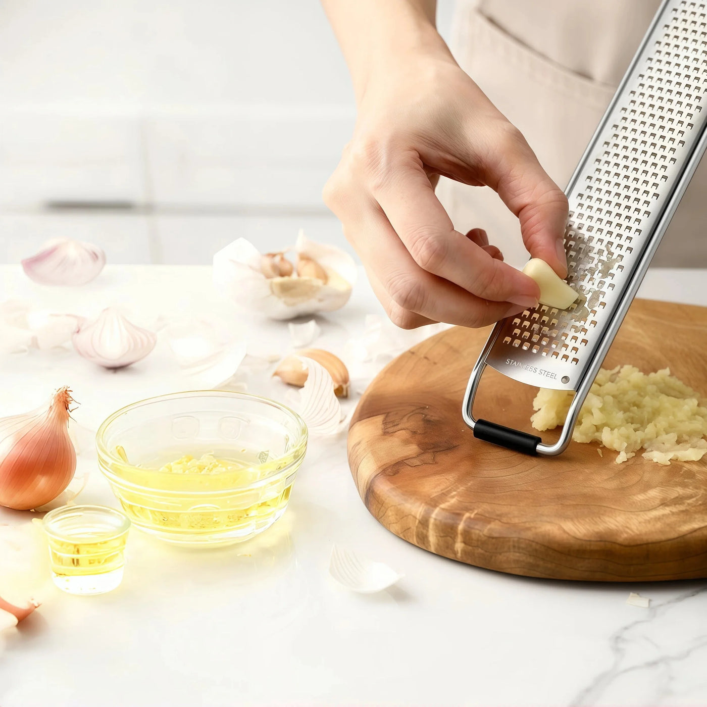 Stainless Steel Lemon Zester Grater with Handle, Garlic, Cheese, Parmesan, Nutmeg, Lime, Ginger Grater, Heavy Duty Kitchen Tool