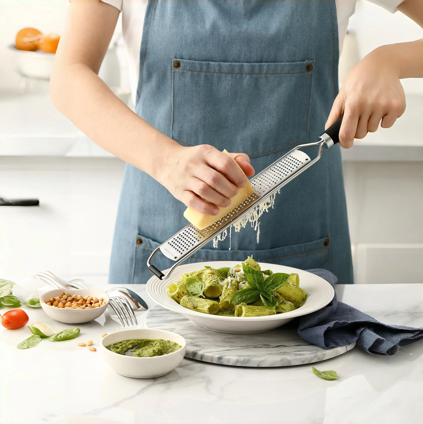 Stainless Steel Lemon Zester Grater with Handle, Garlic, Cheese, Parmesan, Nutmeg, Lime, Ginger Grater, Heavy Duty Kitchen Tool