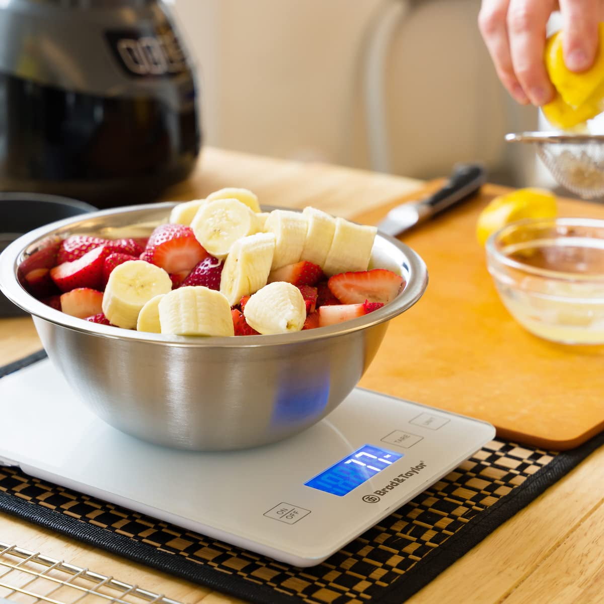 Brod and Battery High Capacity Digital Kitchen Scale for Baking, Cooking, Meal Prep, and Other Measurement