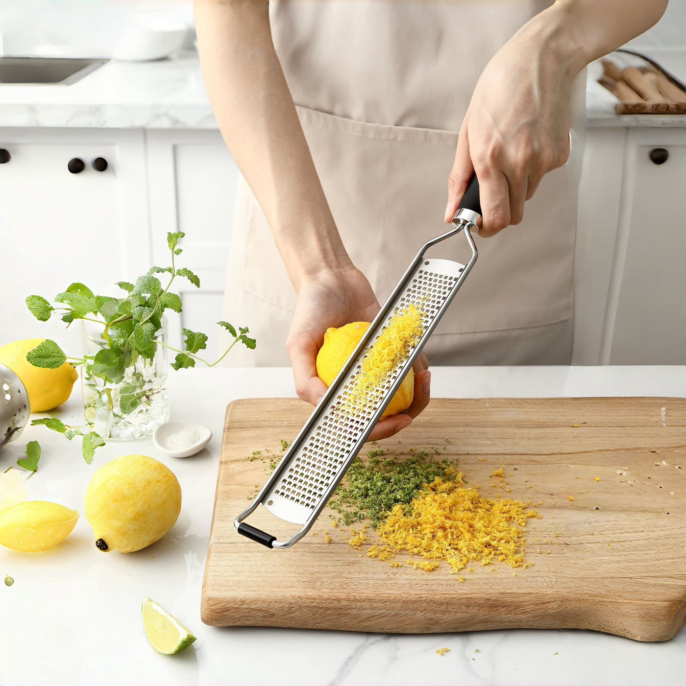 Stainless Steel Lemon Zester Grater with Handle, Garlic, Cheese, Parmesan, Nutmeg, Lime, Ginger Grater, Heavy Duty Kitchen Tool