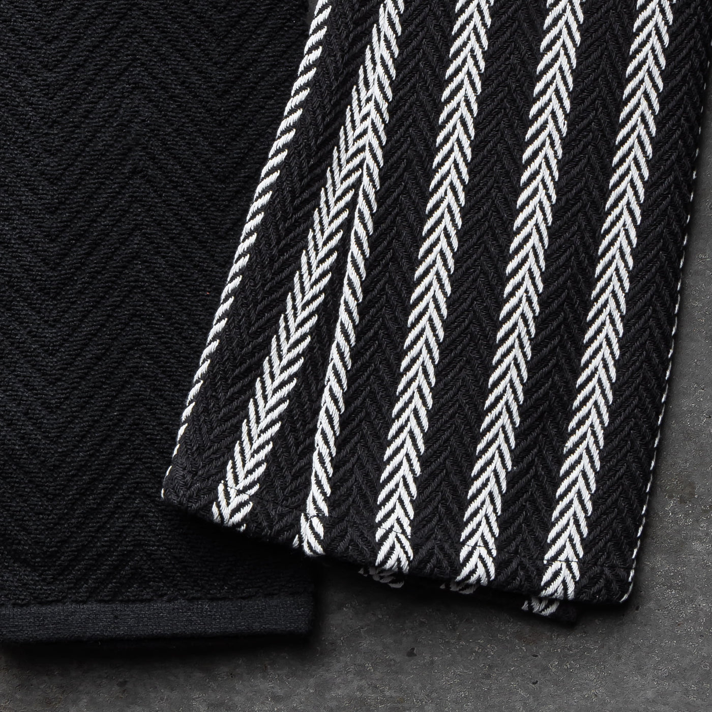 Kitchen Towels, Black and White Triangle Pattern, 4-Pack Set, for Drying Dishes, Wiping Counters and Everyday Kitchen Cleaning