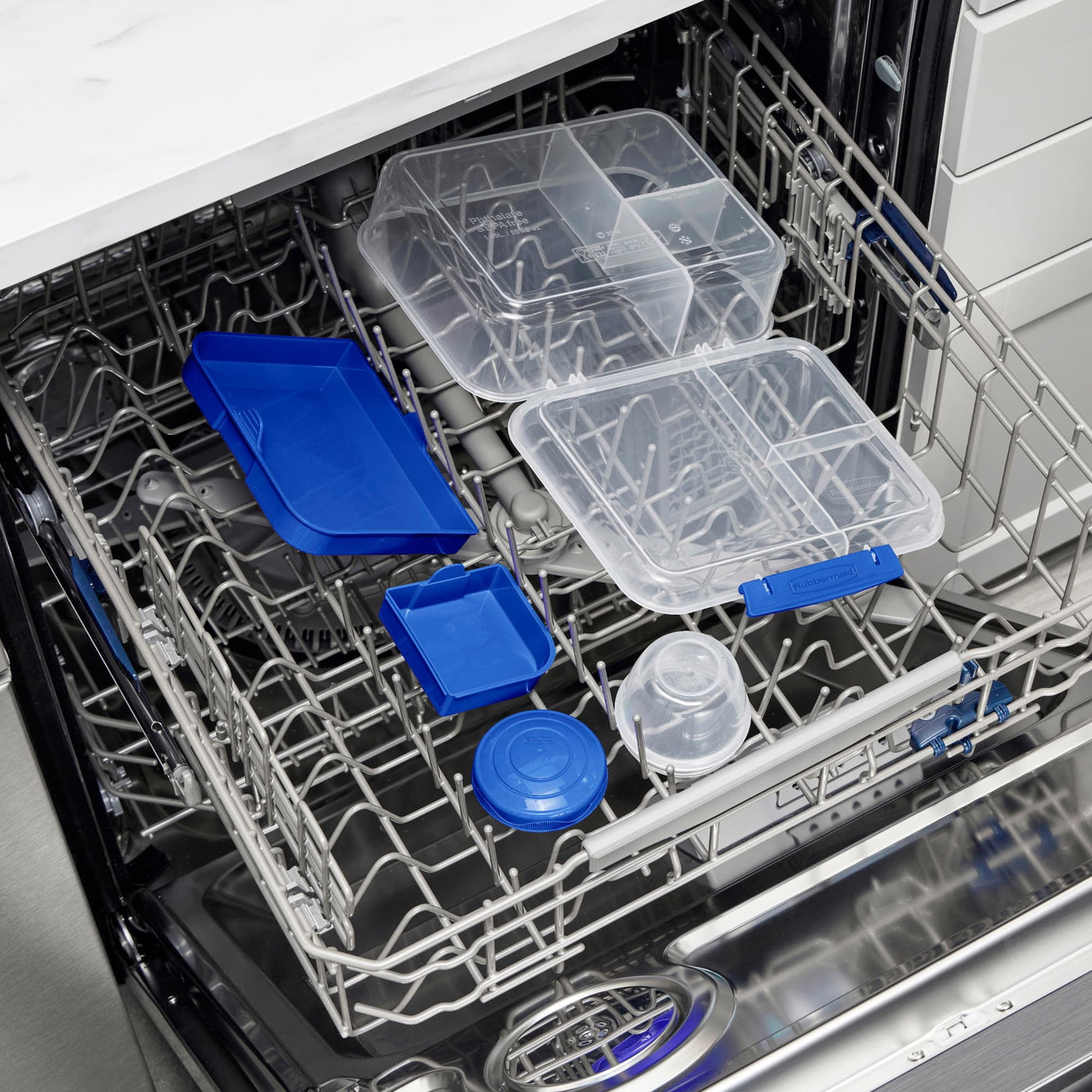 Rubbermaid Pack and Go 2.45 L Rectangle Microwaveable Container with Steamer Tray, 100% Leakproof Meal Prep Container